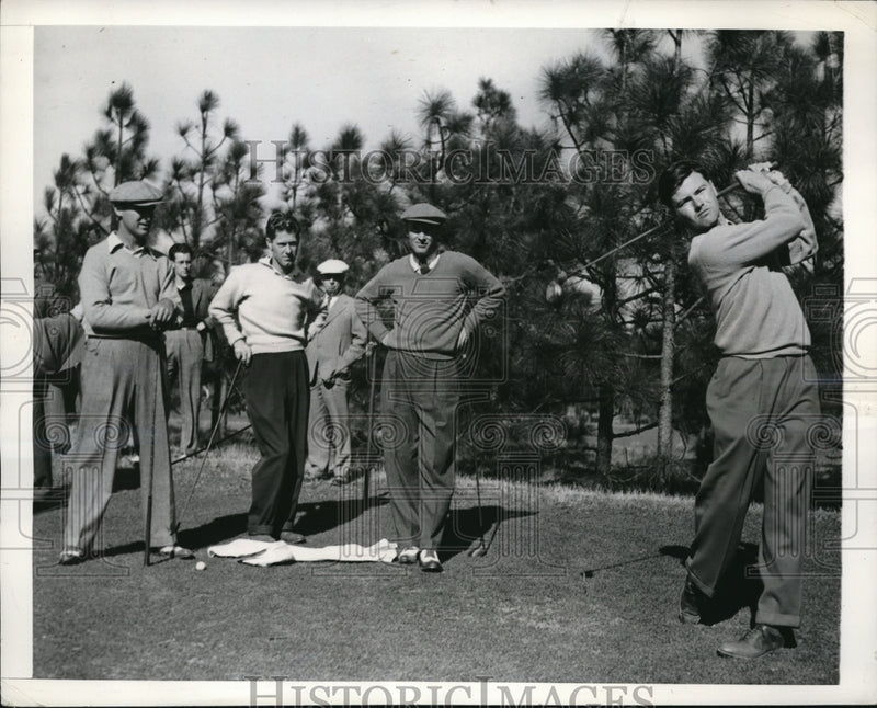 Load image into Gallery viewer, 1942 Press Photo Melvin Harbert, Jimmy Anderson, Henry Ransom, and Denny Shute
