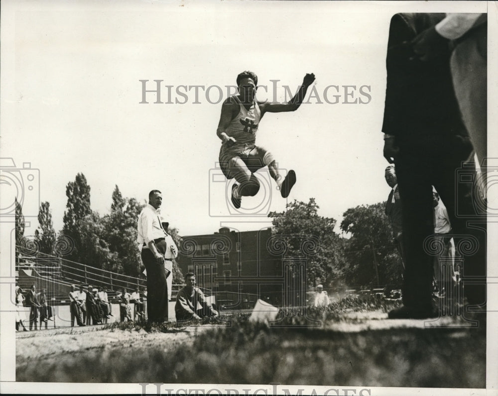 1932 Press Photo Wilson Charles, Jr. won the Running broad jump - nes24323- Historic Images