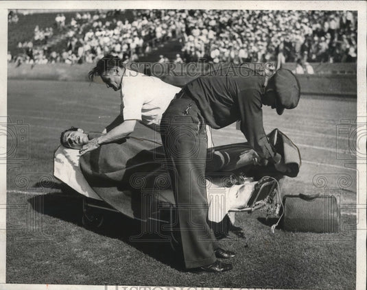 1932 Press Photo Lambrow of Greece placed third in 100 meter race in a stretcher- Historic Images