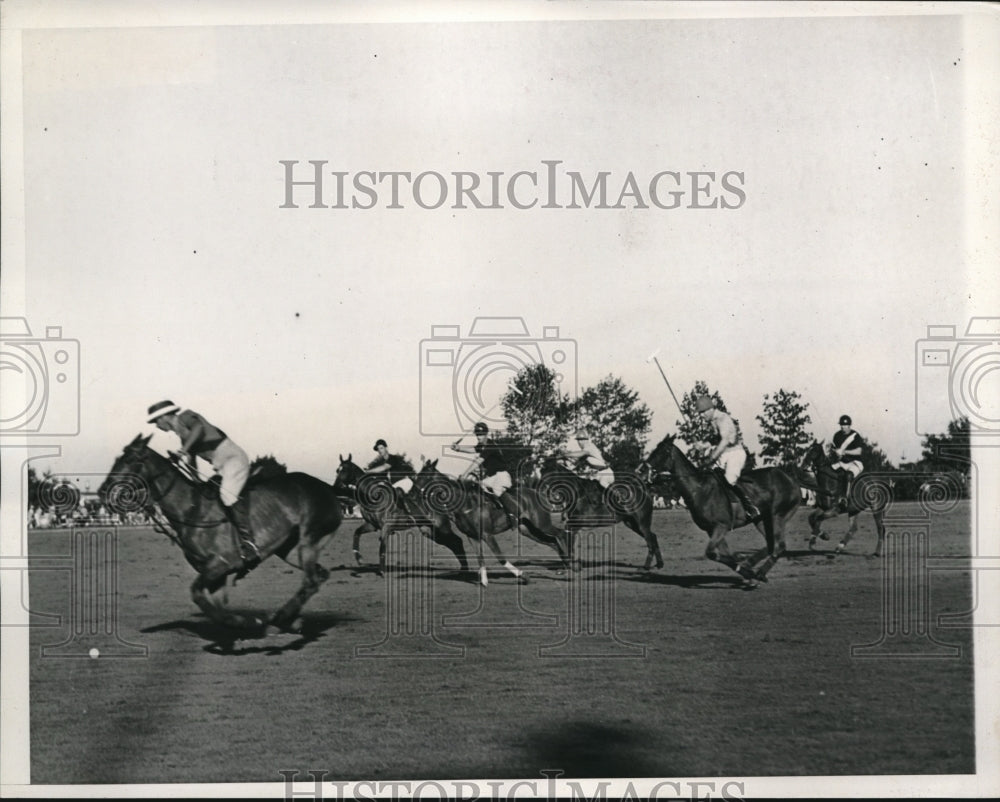 1938 Press Photo C.T.I. Roark of Aknusti hitting ball Polo in Long Island- Historic Images