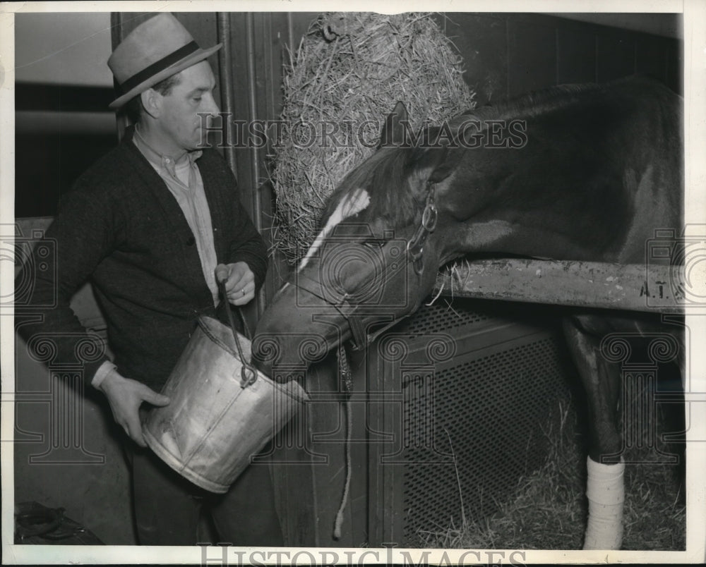 1938 Press Photo Count Arthur taking a swig of water from a stable hand at the- Historic Images