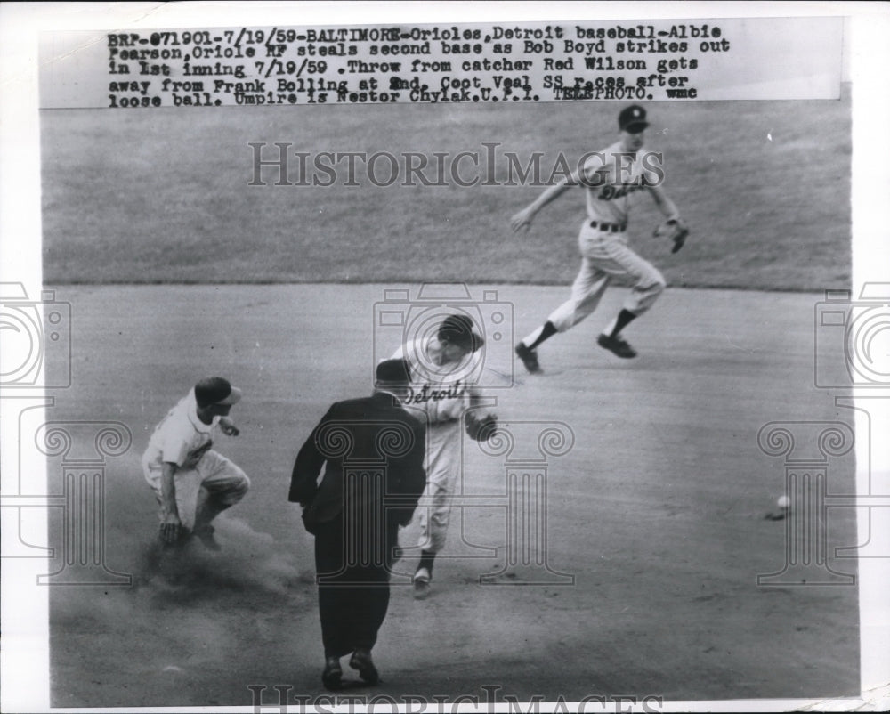 1959 Press Photo Albie Pearson steals second base as Bob Boyd strikes out- Historic Images