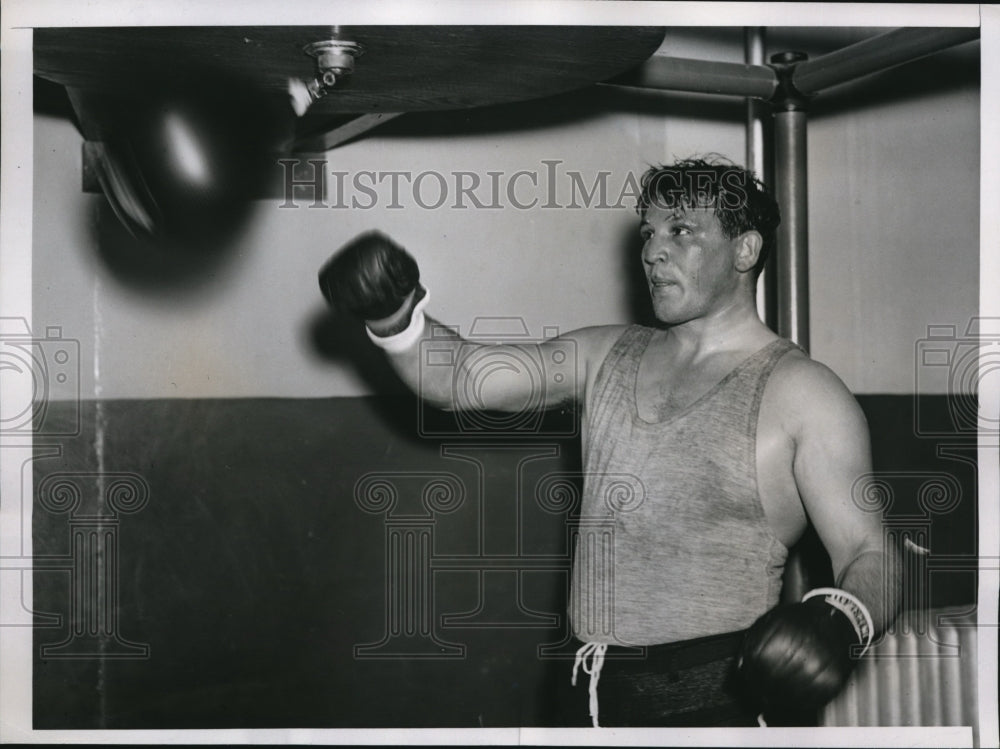 1936 Press Photo Isador Gastanaga Working on Light Bag at Training Camp- Historic Images