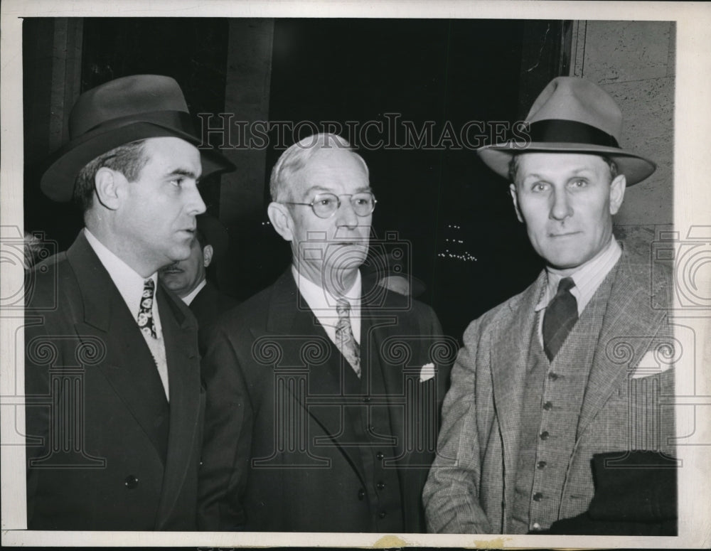 1945 Press Photo Major League Managers L. Sewell, B McKechnie &amp; O. Bluega meet- Historic Images