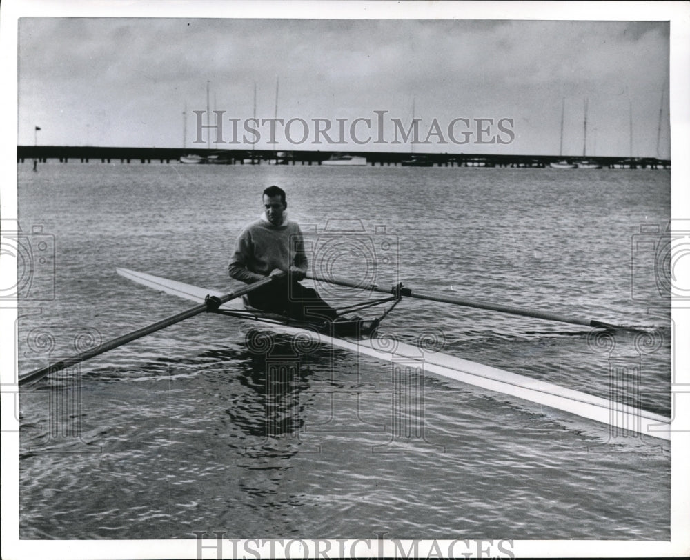 1954 Press Photo Hans Jensen tries the Single Sculler using fiberglass.- Historic Images