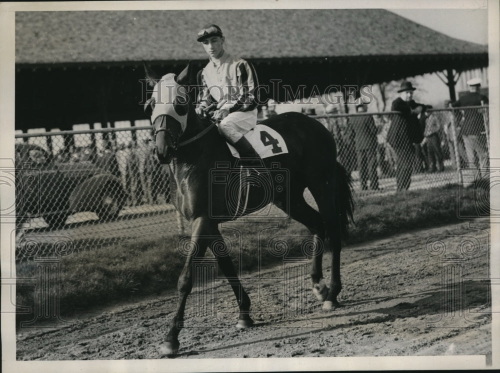 1938 Press Photo Jockey Eddie Arcaro on Reds East at Jamaica track - nes25103- Historic Images