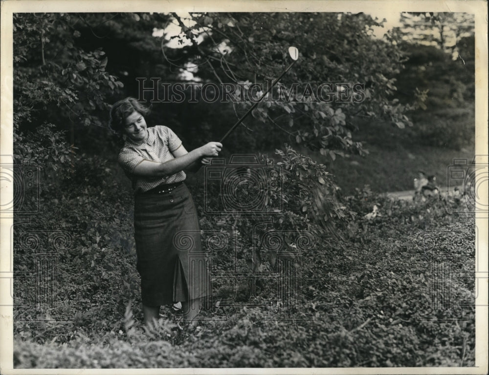 1936 Press Photo Pam Braxton English golf champ at Summit NJ - nes25125- Historic Images
