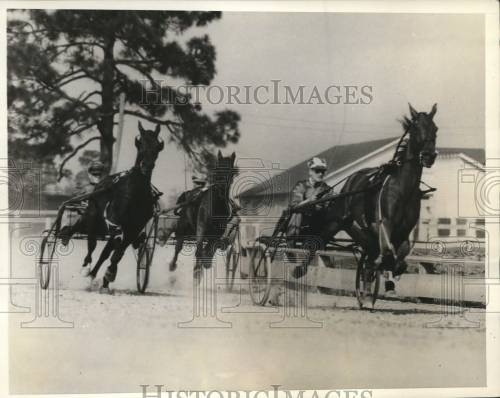 1933 Press Photo Uzal Martz drives Coolidge vs DV Peter &amp; De Wolf - nes25220- Historic Images