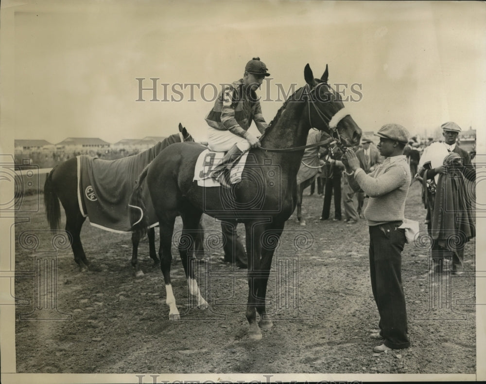 1933 Press Photo Snappy Story in winners circle at Harve de Grace - nes25221- Historic Images