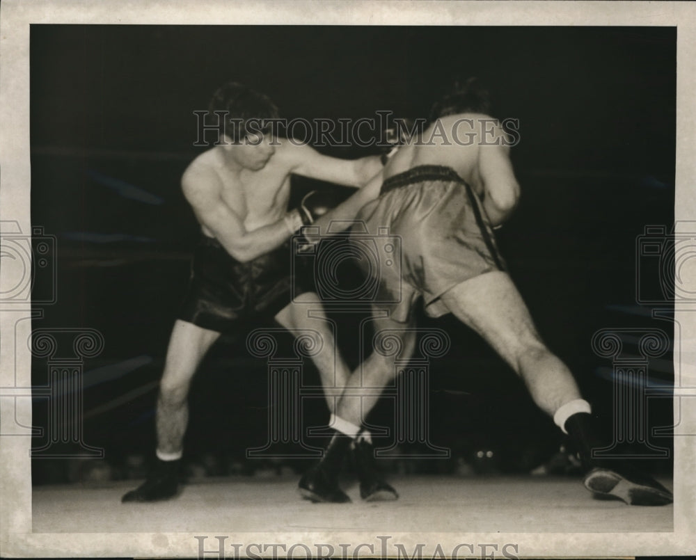 1945 Press Photo NYC Bibby Ruffin vs Johnny Greco in 10 round bout - nes25248- Historic Images