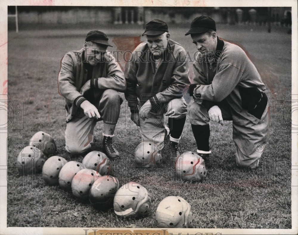 1944 Press Photo Minneapolis MN Univ of Mn football Dr Hauser, J Kelly,R Dawson- Historic Images