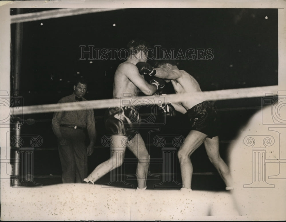 1935 Press Photo Barney Ross hit by left of Jimmy McLarnin, ref Jack Dempsey