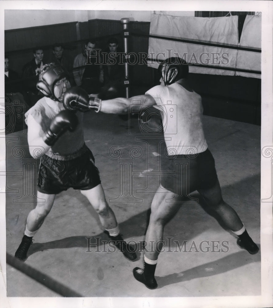 1947 Press Photo Cliffside NJ Gus Lesnevich sparring at a workout - nes25362