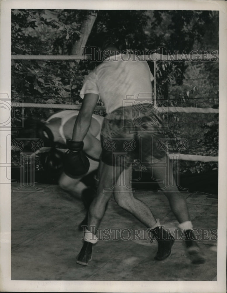 1939 Press Photo Pompton Lakes NJ Lou Felman downed by Henry Armstrong- Historic Images