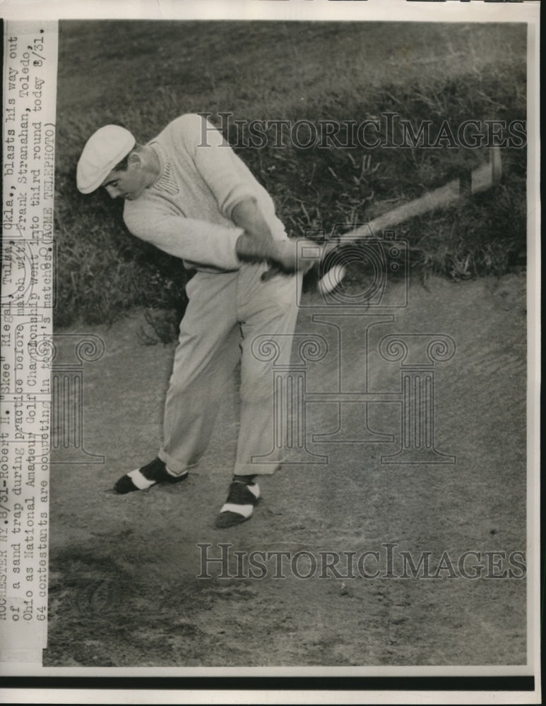 1949 Press Photo Robert H Skee Riegal in sand trap golfing at Natl Amateur- Historic Images