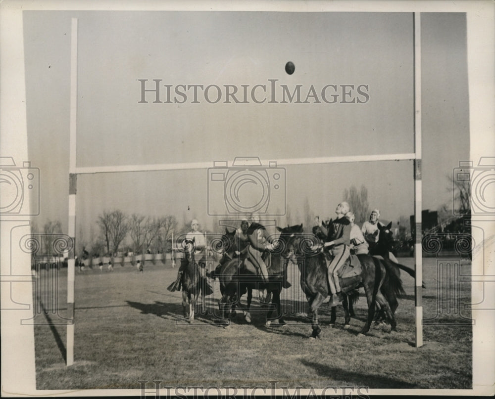 1939 Press Photo Chester Pafootball on horseback at Pa Military Academy- Historic Images