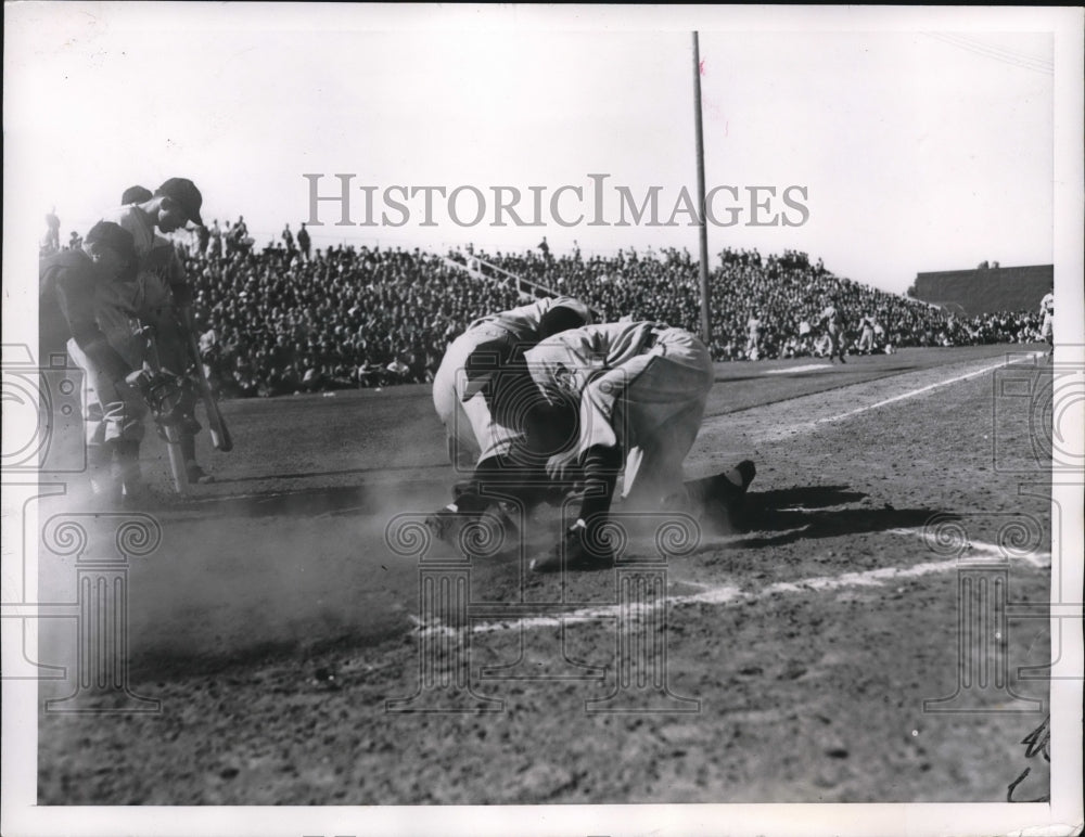 1948 Press Photo Phoenix Az Johnny Mize of NY Giants, Gene Bearden - nes25988- Historic Images