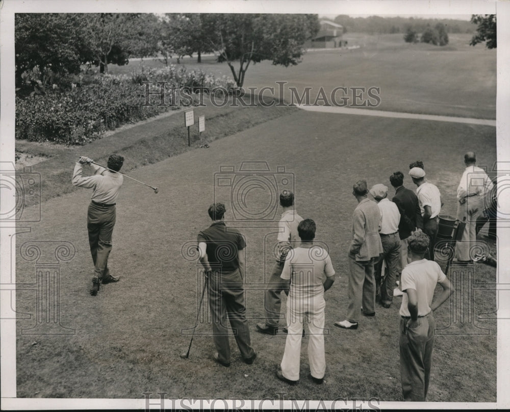 1935 Press Photo Robert Sweeny in Sands Point NY golf tournament - nes26086- Historic Images