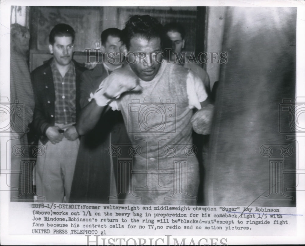 1955 Press Photo Detroit Mich Sugar Ray Robonson worksout on heavy bag- Historic Images