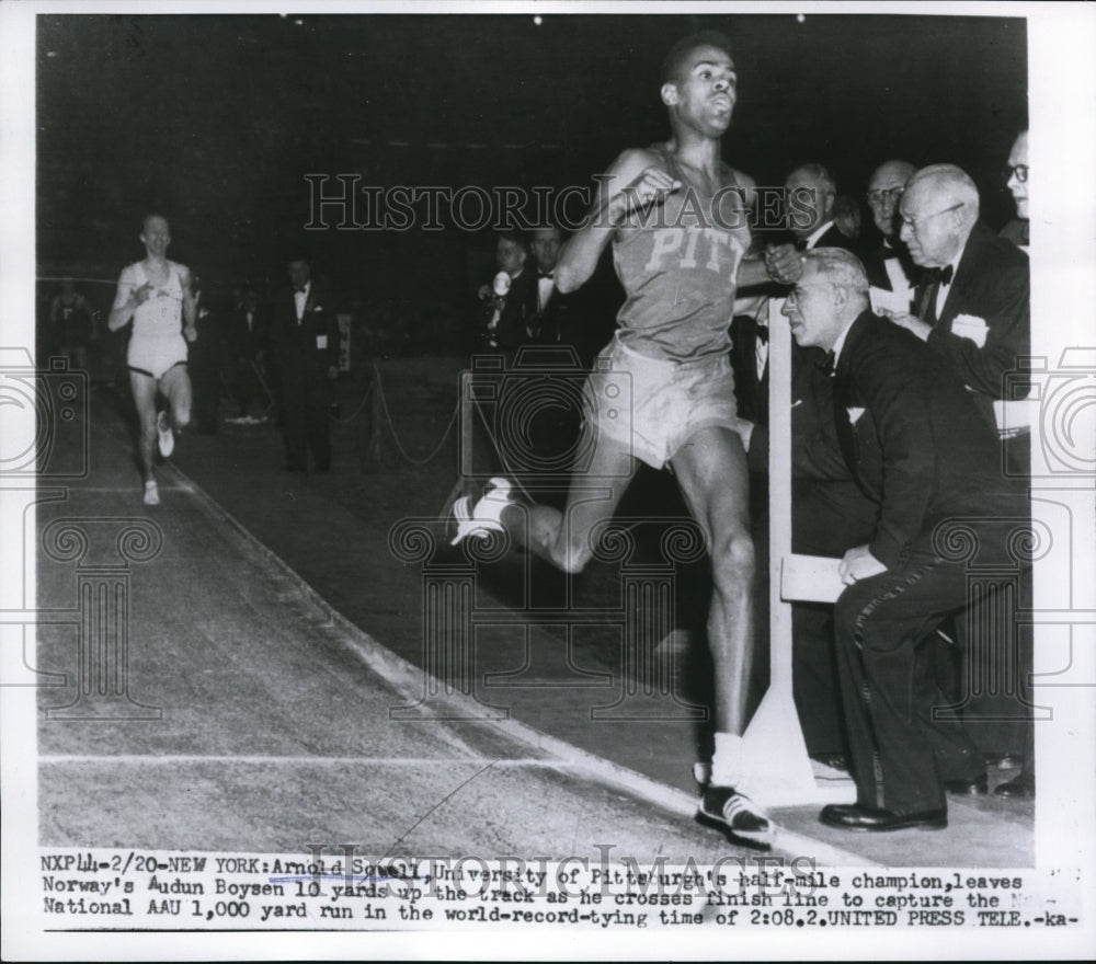 1955 Press Photo NYC Arnold Sowell half mile champ vs Audan Boysen - nes26493- Historic Images