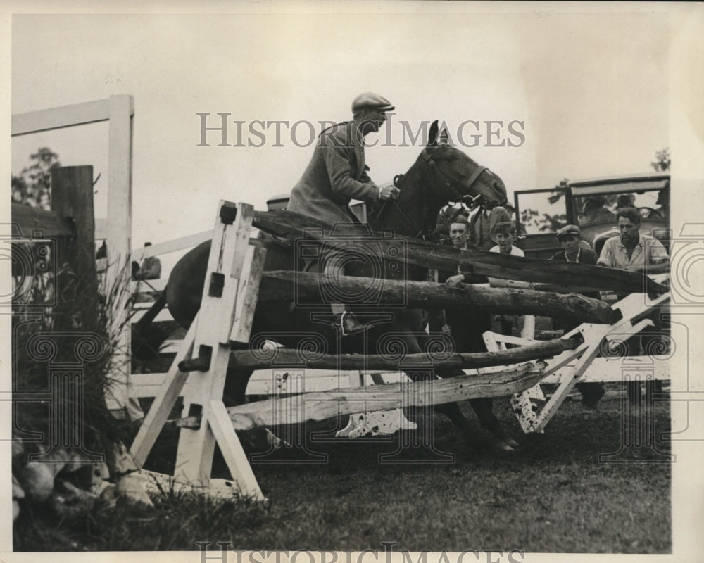 1932 Press Photo Jack Mahoney at 12th annual Huntington Horse show - nes26650- Historic Images