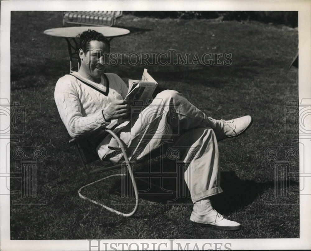 1939 Press Photo Boxer Max Baer at his training camp in NY - nes26665- Historic Images