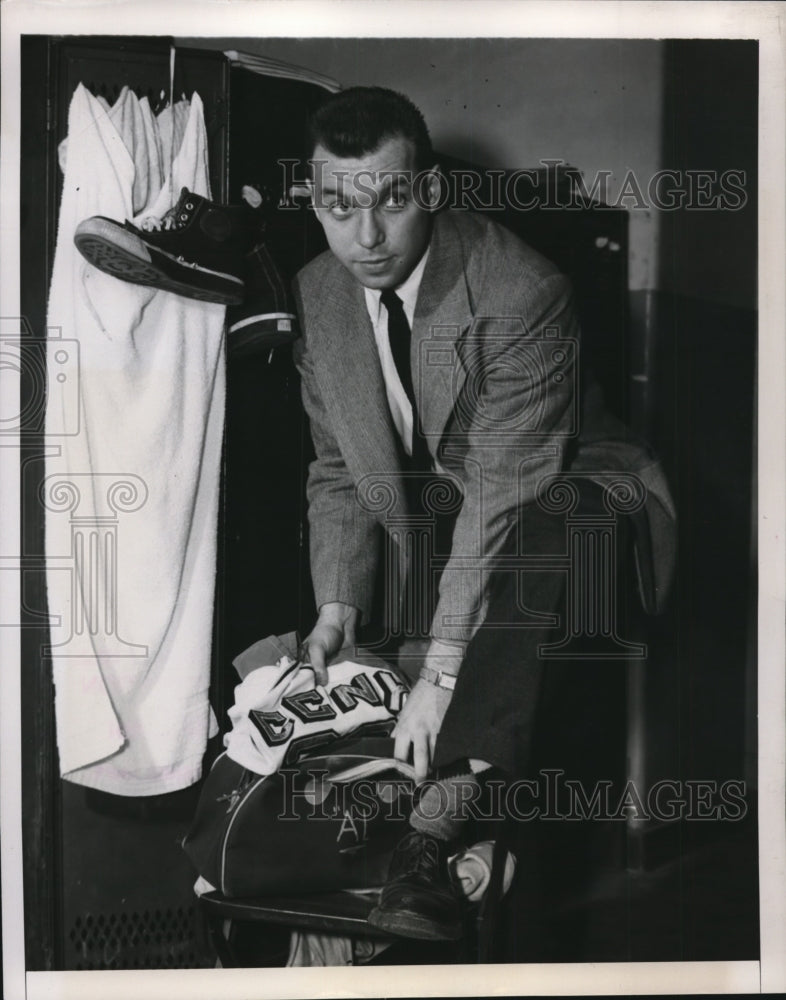 1961 Press Photo A athlete packs his bag in a locker room - nes26878- Historic Images