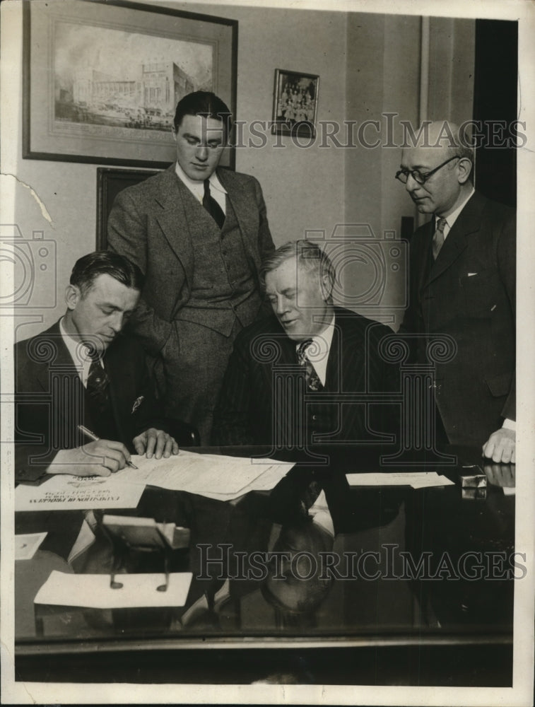 1929 Press Photo Joe Smith mgr of Tommy Loughran. P Harmon, N Lewis - nes26881- Historic Images