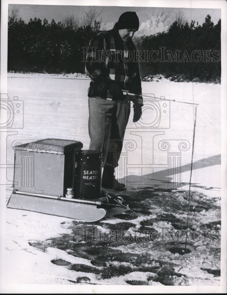 1958 Press Photo Forrest Hine Akron Ohio ice fishing - nes26890- Historic Images