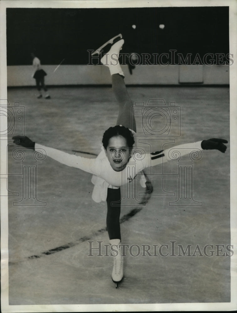 1950 Press Photo London England skater Yvonne Sugdeb age 10 at Jr Cup- Historic Images