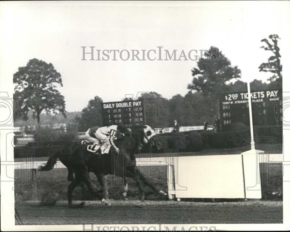 1937 Press Photo Kenny McCombs on Rough Time at Laurel Mo track - nes27234- Historic Images