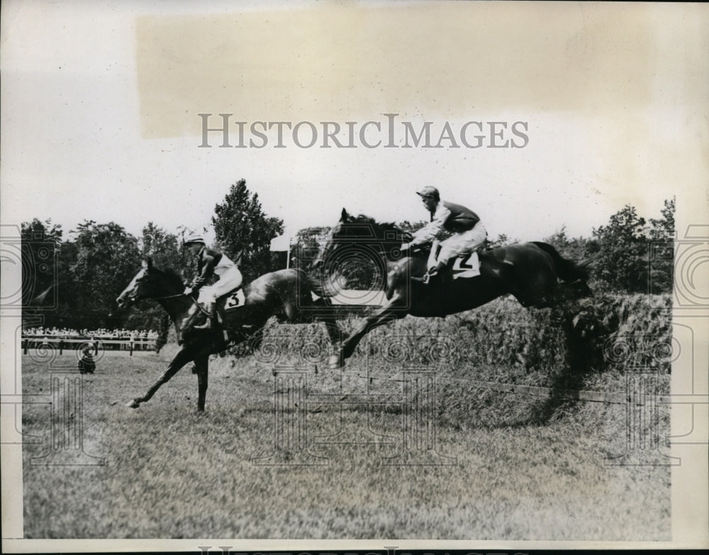 1934 Press Photo Silverskin & Rock Lad in Bullseye Steeplechase in NY- Historic Images