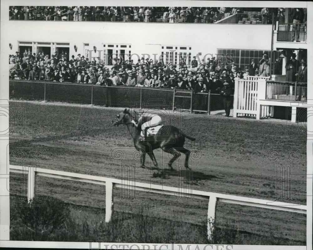 1935 Press Photo Lookabout wins race at Bowie Mo track - nes27358- Historic Images