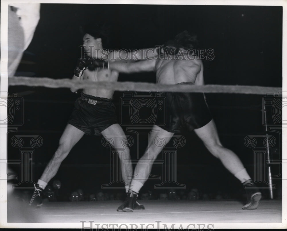 1941 Press Photo Mauriello vs Lesnevich in round 2 of a bout - nes27495- Historic Images