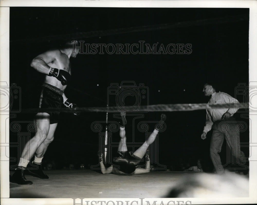 1941 Press Photo NYC Tami Mauriello vs Gus Lesnevich ref Eddie Joseph- Historic Images