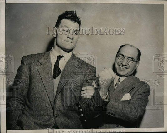 1946 Press Photo NYC Boxer Bruce Woodcock & Nat Rogers promoter - nes27503- Historic Images