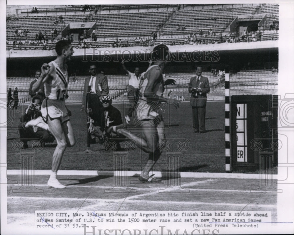 1955 Press Photo Mexico City Juan Miranda &amp; Wes Santee in 1500 meter Pan Am game- Historic Images