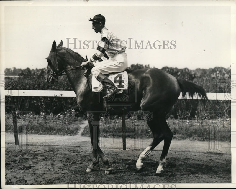 Load image into Gallery viewer, 1944 Press Photo Jockey R Jones on Angelic at Belmont track in NY - nes27706
