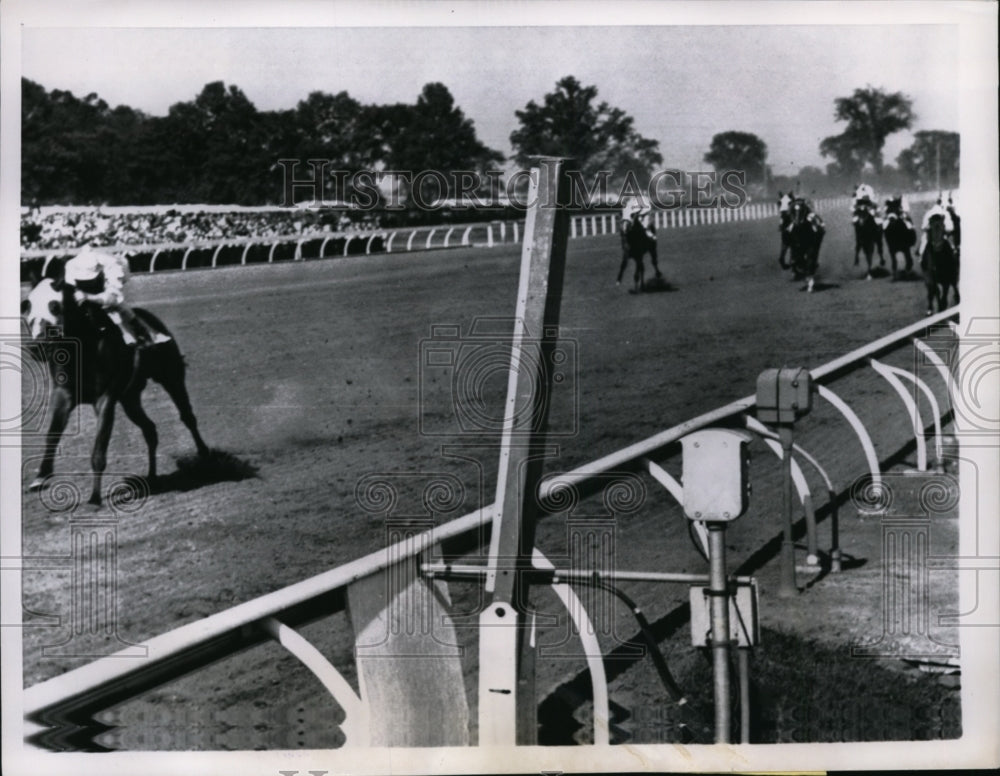 1957 Press Photo Fed Malton Ontario Avelino Gomez on Lyford Cay in Queens Plate- Historic Images