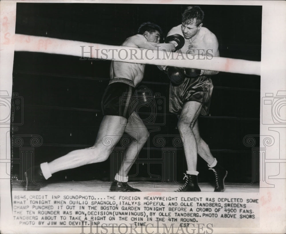 1948 Press Photo Duilio Spagnold vs Olle Tandberg in Boston Garden bout- Historic Images