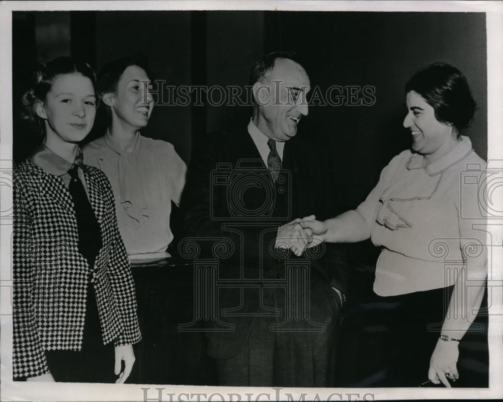 1937 Press Photo Roderick Wallace Reds manager, M Smith, C Cartwright, F Levy- Historic Images