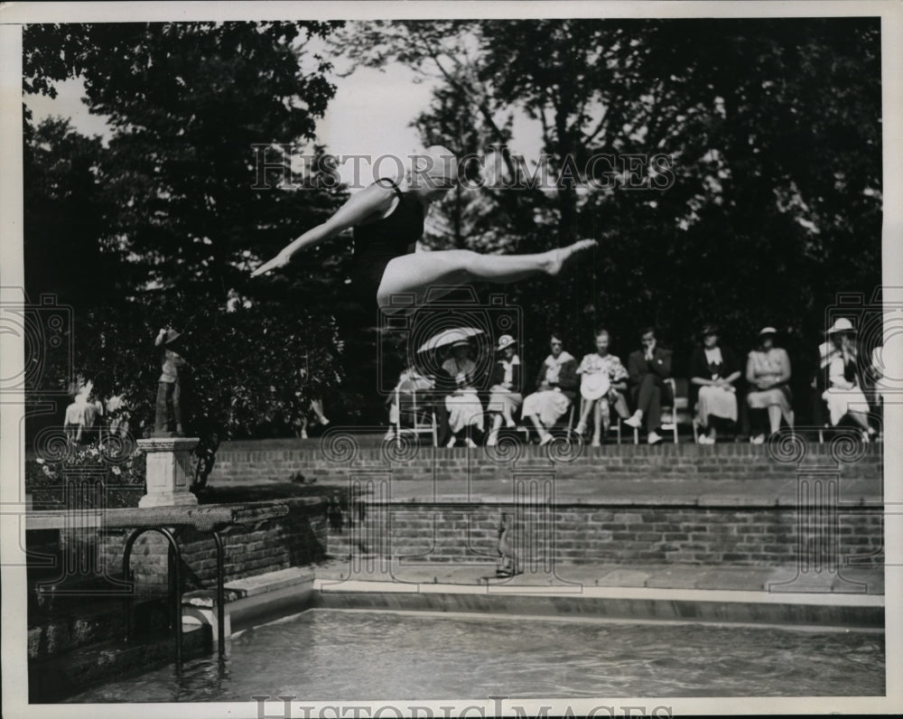 1934 Press Photo Janice Lifson 10 foot dive board chamo at Mrs C Holmes estate- Historic Images