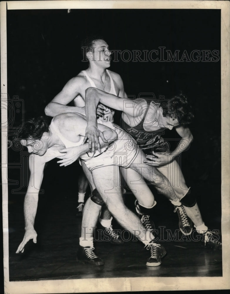 1943 Press Photo NYC Howard Sarath NYU, Francis Mangilaplane NYU - nes28393- Historic Images