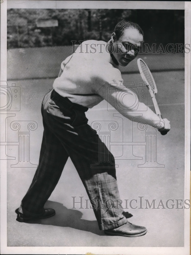 1944 Press Photo Chicago Henry Armstrong bixer playing tennis - nes28445- Historic Images