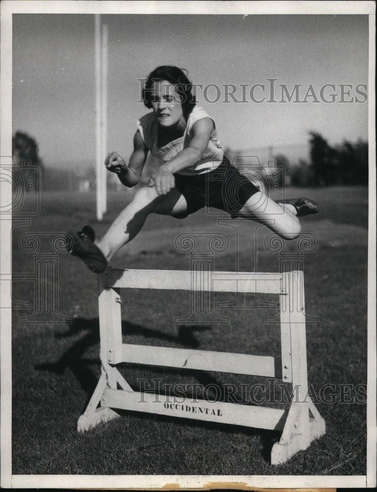 1932 Press Photo Violet Webb English hurdler for 10th Olympiad - nes28459- Historic Images
