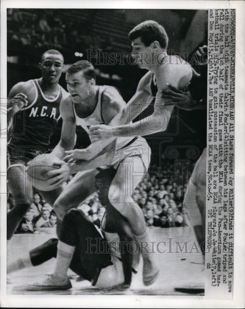 1967 Press Photo AAU All Stars forward Jay Miller finds it difficult to move- Historic Images