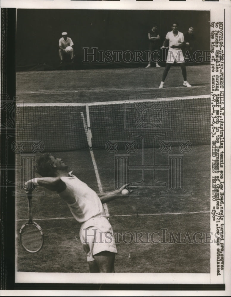 1957 Press Photo Forest Hills NY Lew Hand vs Pancho Gonzales - nes28594- Historic Images