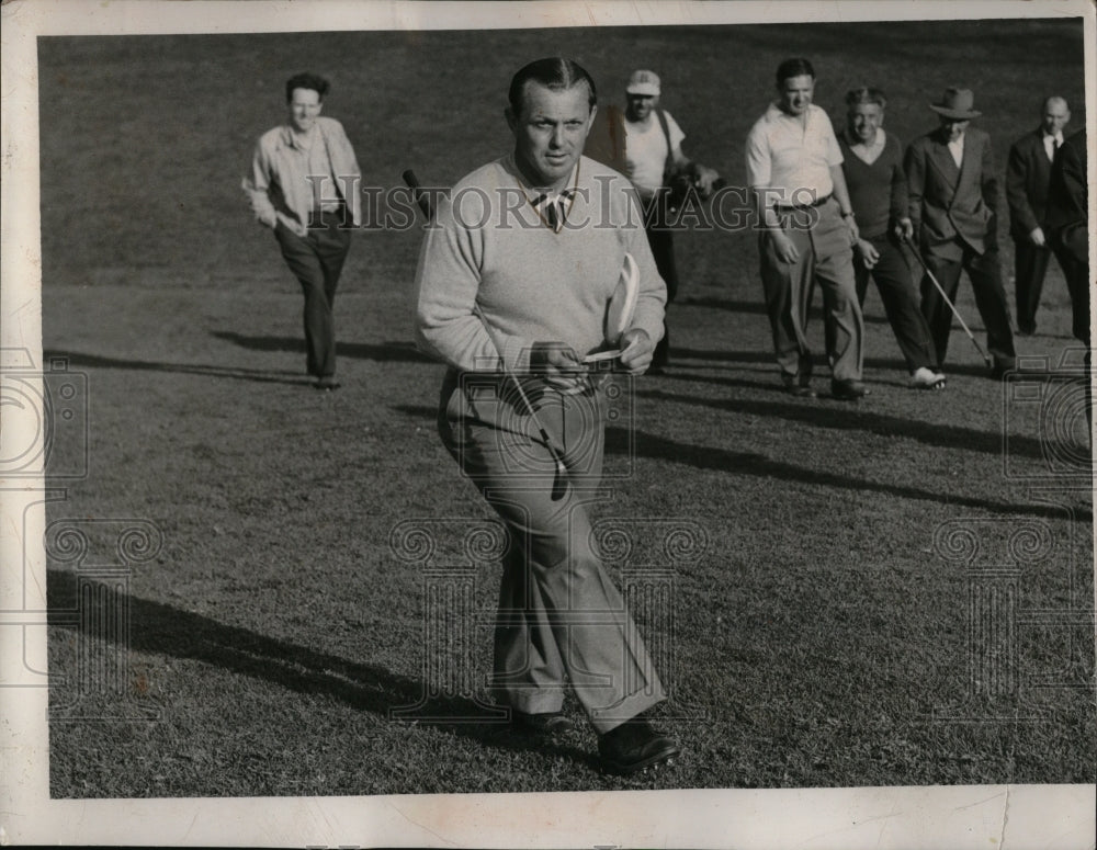 1952 Press Photo Dick Shoemaker Beechmont pro golfer at Cleveland PGA- Historic Images