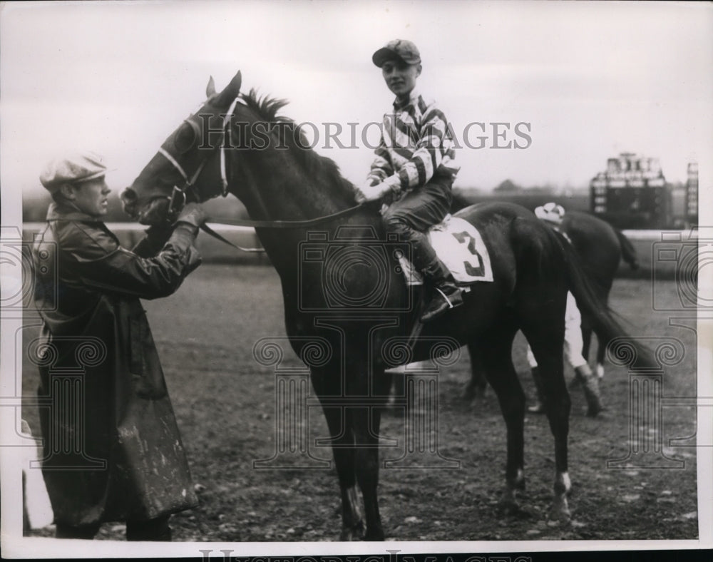 1935 Press Photo Brown Twig wins fourth race at Harve de Grace April 15- Historic Images