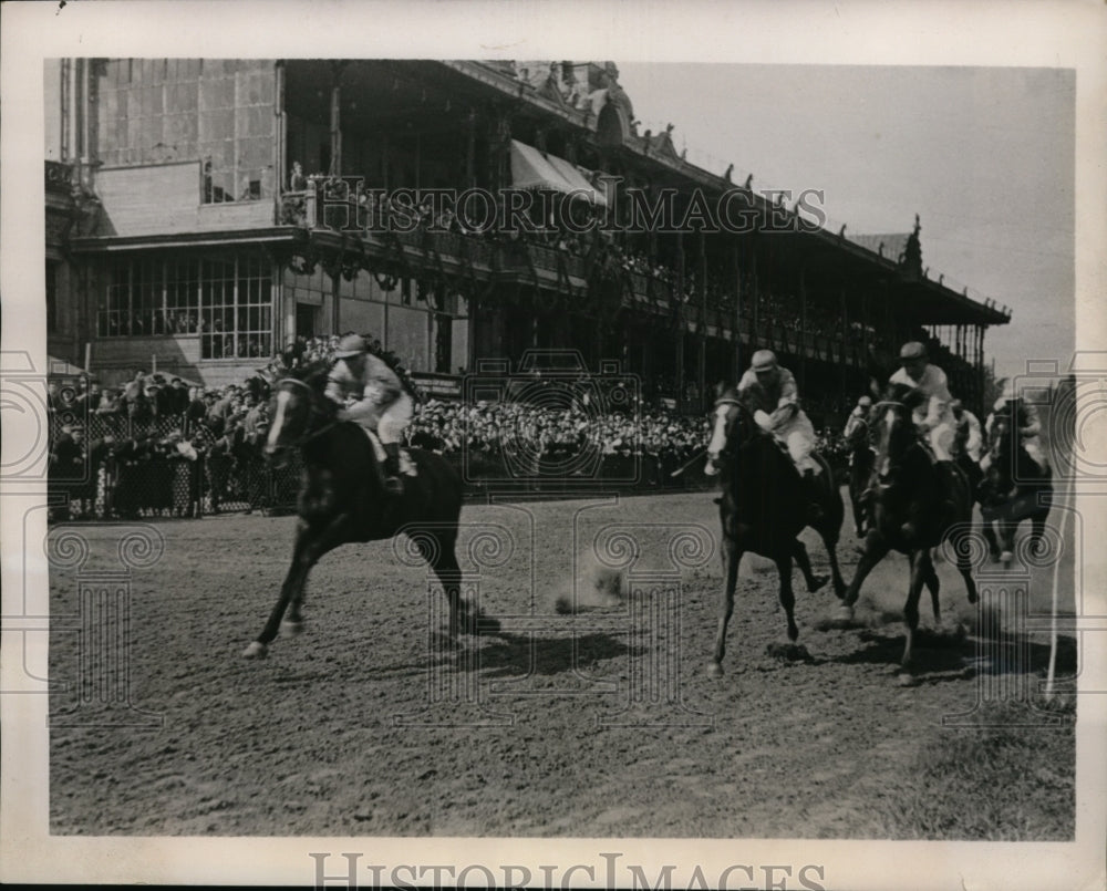 1940 Press Photo Moscow race track as horses pass the grandstand - nes28847- Historic Images